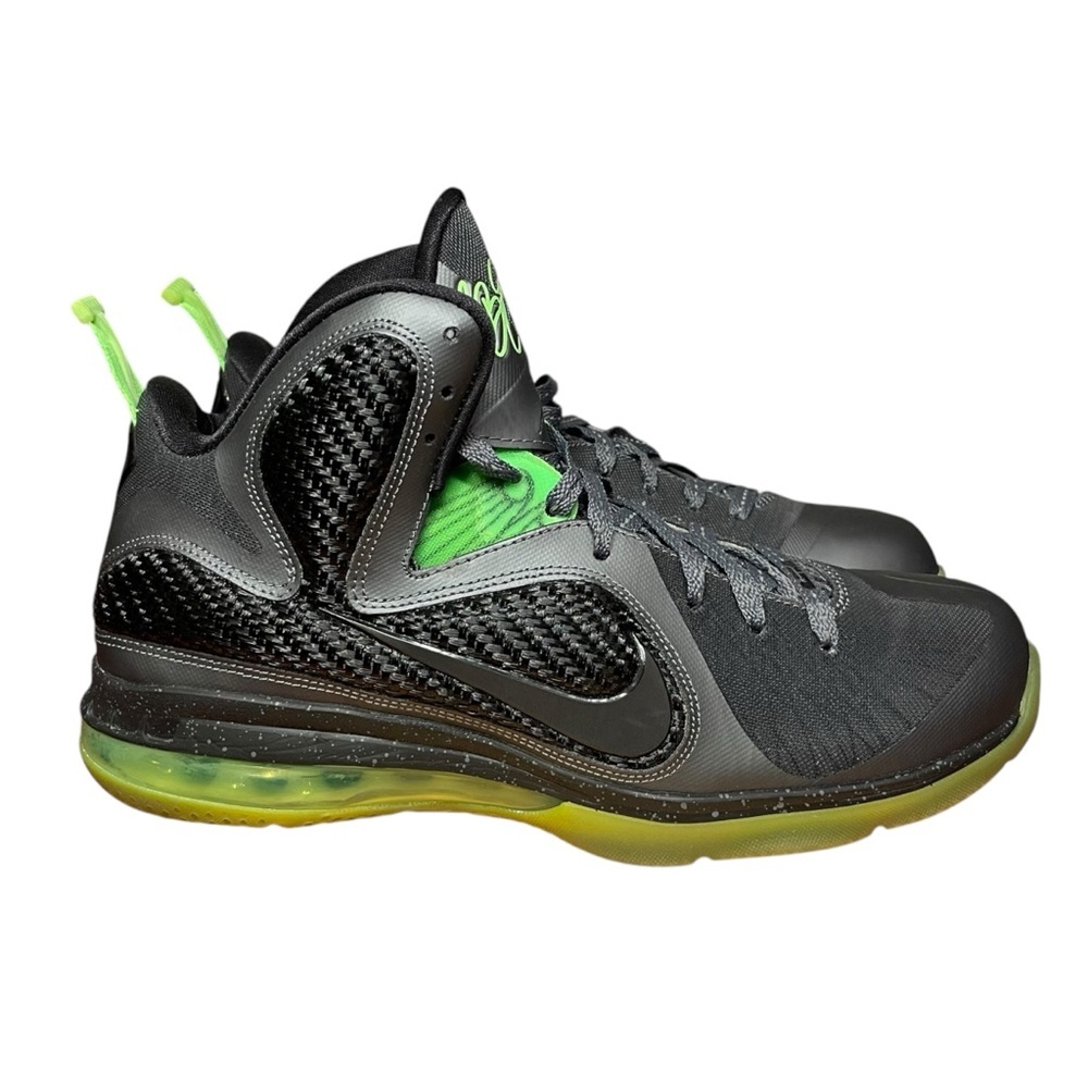 Men’s DS Nike LeBron 9 'Dunkman' sneakers. Size 9.5M